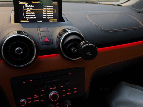 2013 Audi A1 I (8X), белый, вид 3