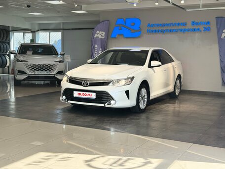 2015 Toyota Camry VII (XV50) Рестайлинг, белый, 2205000 рублей, вид 1