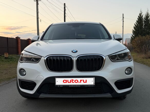 2017 BMW X1 20i xDrive II (F48), белый, 2740000 рублей - вид 2