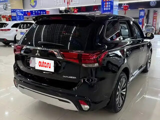 2022 Mitsubishi Outlander III Рестайлинг 3, чёрный, 1980002 рублей, вид 3