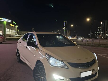 2015 Hyundai Solaris I Рестайлинг, белый, 750000 рублей, вид 1