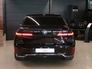 2026 BMW 7 серии 740i xDrive VII (G70), чёрный, 16990000 рублей, вид 3