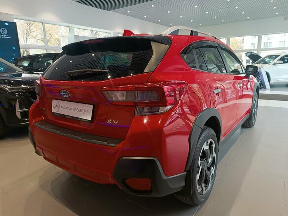 2021 Subaru XV II Рестайлинг, красный, 3549000 рублей - вид 9