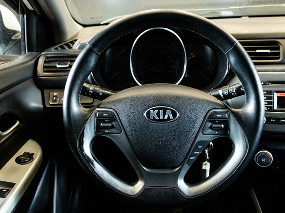 2015 Kia Rio III Рестайлинг, белый, 700000 рублей - вид 5