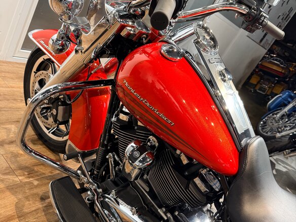 2017 Harley-Davidson Road King, красный, 1899000 рублей - вид 15