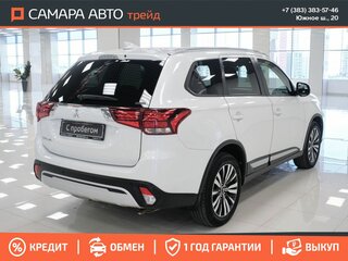 2020 Mitsubishi Outlander III Рестайлинг 3, белый, 2551000 рублей, вид 3