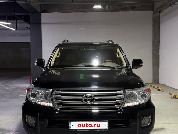 2014 Toyota Land Cruiser 200 Series Рестайлинг 1, чёрный, 4150000 рублей