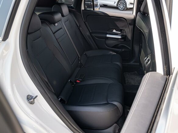 2022 Mercedes-Benz GLA 220 II (H247), белый, 3990000 рублей - вид 6