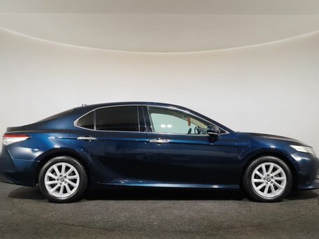 2018 Toyota Camry VIII (XV70), синий, 3090000 рублей, вид 4