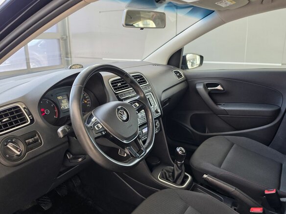 2017 Volkswagen Polo V Рестайлинг, чёрный, 899000 рублей - вид 8