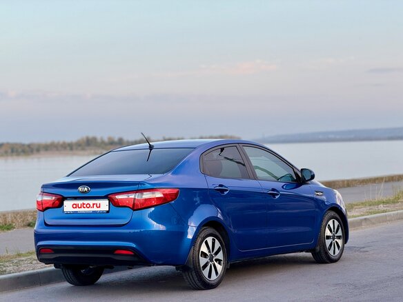 2013 Kia Rio 5-speed III, синий, 900000 рублей - вид 13