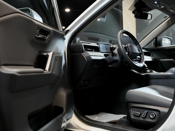 2026 Toyota RAV4 VI (XA60), белый, 4550000 рублей - вид 12