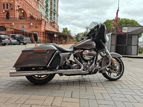 2014 Harley-Davidson Street Glide, серый, 1600000 рублей, вид 5