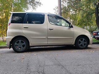 2002 Toyota FunCargo, серый, 395000 рублей, вид 3