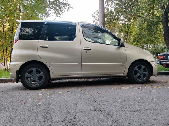 2002 Toyota FunCargo, серый, 380000 рублей - вид 2