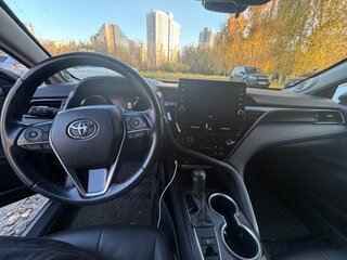 2021 Toyota Camry VIII (XV70) Рестайлинг, чёрный, 3700000 рублей, вид 5