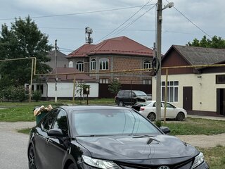 2018 Toyota Camry VIII (XV70), чёрный, 2150000 рублей, вид 3