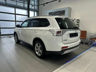 2014 Mitsubishi Outlander III, белый, 1390000 рублей, вид 3