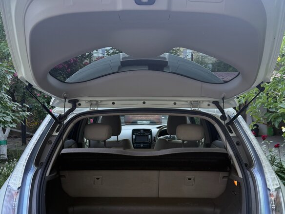 2012 Nissan Leaf (EM61) I (ZE0/AZE0), белый, 950000 рублей - вид 20