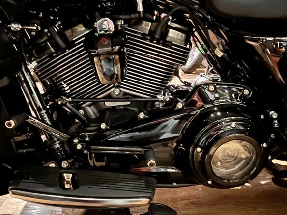 2021 Harley-Davidson CVO Tri Glide, фиолетовый, 7990000 рублей - вид 11