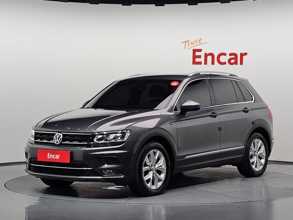2020 Volkswagen Tiguan II, серебристый, 2450000 рублей