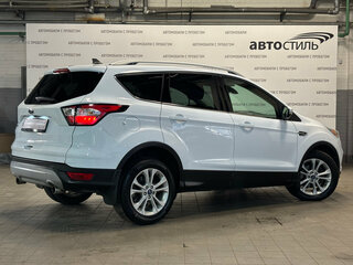 2017 Ford Kuga II Рестайлинг, белый, 1399000 рублей, вид 5