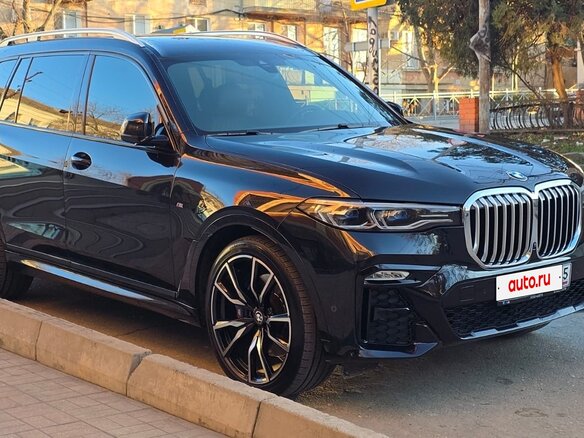 2020 BMW X7 40i I (G07), чёрный, 6100000 рублей - вид 1