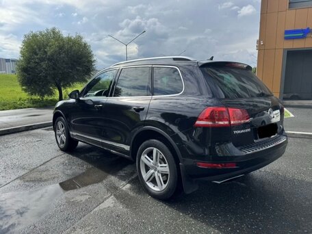 2011 Volkswagen Touareg II, чёрный, 2750000 рублей, вид 2