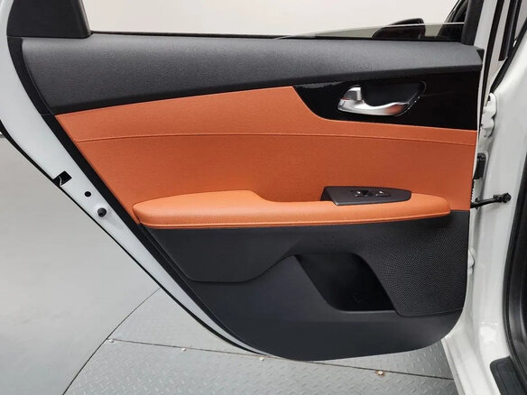 2022 Kia K3 II Рестайлинг, белый, 2000000 рублей - вид 21