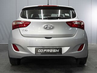 2016 Hyundai i30 II Рестайлинг, серебристый, 999999 рублей, вид 4