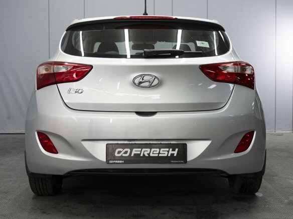 2016 Hyundai i30 II Рестайлинг, серебристый, 1000000 рублей - вид 3