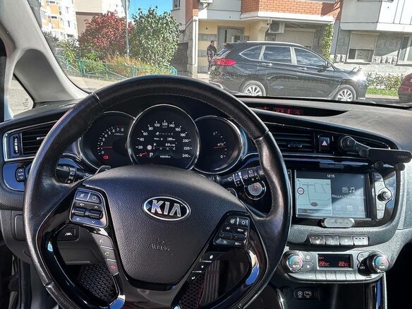 2018 Kia Ceed II Рестайлинг, коричневый, 1700000 рублей - вид 18
