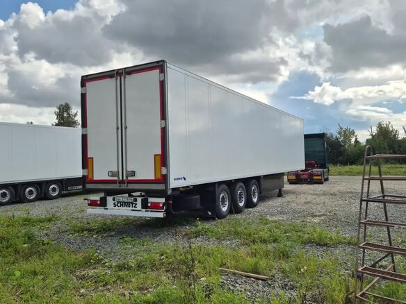 2011 Schmitz Cargobull SKO, белый, 4500000 рублей - вид 9
