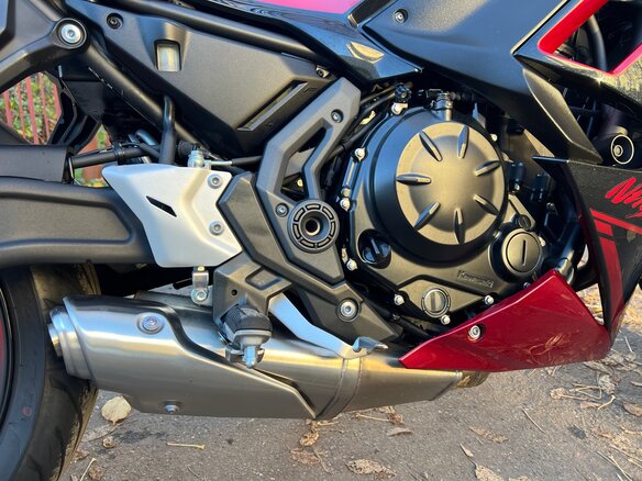 2021 Kawasaki ER-6F (Ninja 650R), красный, 825000 рублей - вид 12