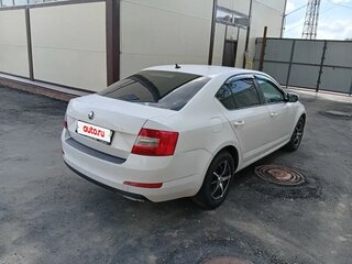 2018 Skoda Octavia III (A7) Рестайлинг, белый, 680000 рублей, вид 3