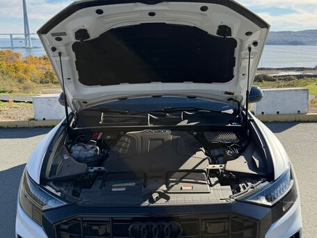 2020 Audi Q8 45 TDI I (4M), белый, 7500000 рублей, вид 4