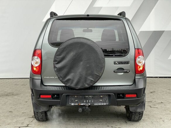 2017 Chevrolet Niva I Рестайлинг, серый, 625000 рублей - вид 5