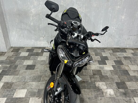 2025 Triumph Street Triple, чёрный, 1299000 рублей - вид 12