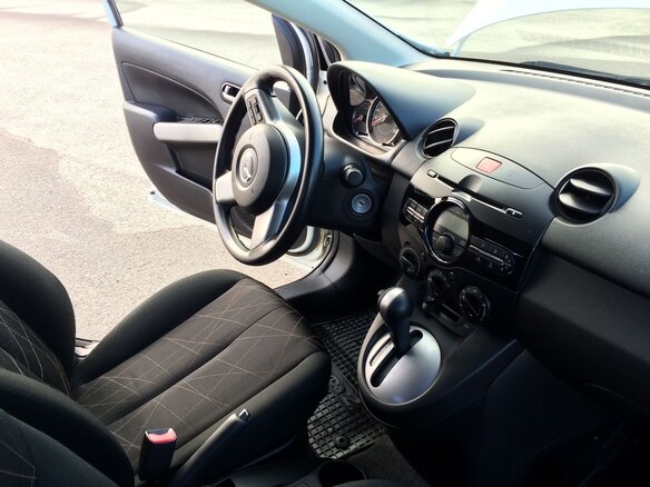 2012 Mazda 2 II Рестайлинг (DE2), белый, 920000 рублей - вид 5