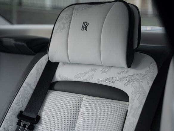 2026 Rolls-Royce Ghost Black Badge II Рестайлинг (Series II), серый, 60400000 рублей - вид 22