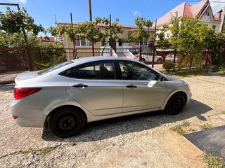 2013 Hyundai Solaris I, серебристый, 540000 рублей, вид 4