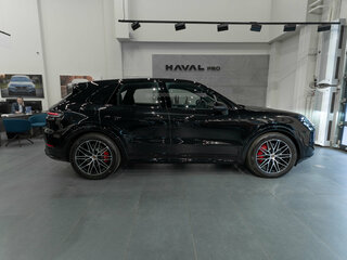 2025 Porsche Cayenne S III Рестайлинг, чёрный, 24950000 рублей, вид 3