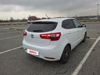 2014 Kia Rio 6-speed III, белый, 650000 рублей, вид 4
