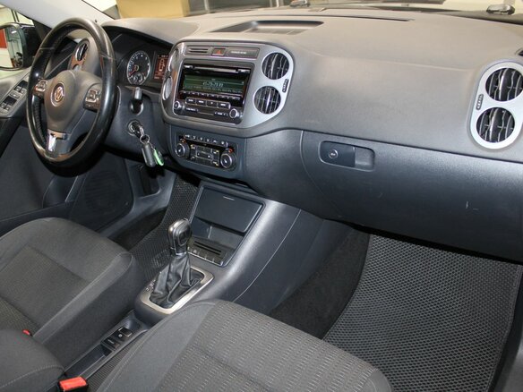 2015 Volkswagen Tiguan I Рестайлинг, чёрный, 1488000 рублей - вид 17