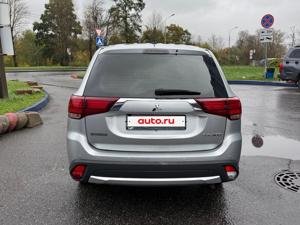 2016 Mitsubishi Outlander III Рестайлинг 2, серебристый - вид 3
