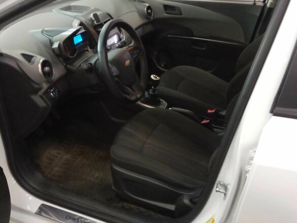 2012 Chevrolet Aveo II, белый, 570000 рублей - вид 5
