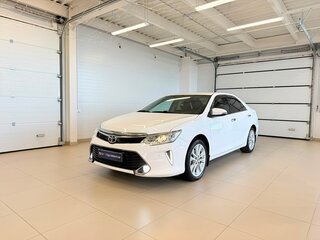 2016 Toyota Camry VII (XV50) Рестайлинг, белый, 2449900 рублей, вид 2