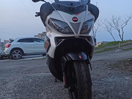2015 Aprilia SR Max 300, белый, 320000 рублей, вид 3