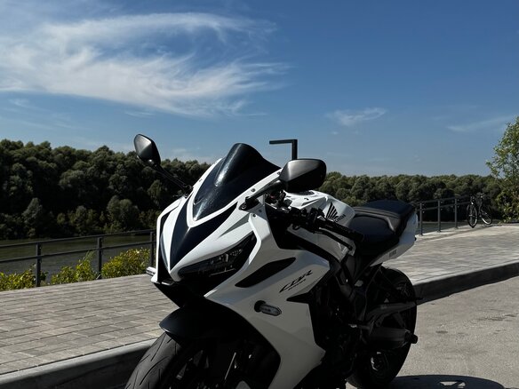 2023 Honda CBR 650R, белый, 1050000 рублей