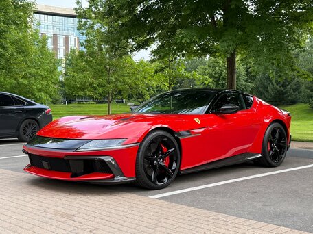 2025 Ferrari 12Cilindri, красный, 58400000 рублей, вид 2
